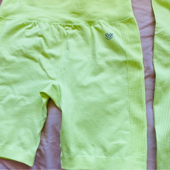 Forever 21 Active Seamless Cropped Cami Biker Shorts Leggings Bundle Set Bright - Picture 10 of 16